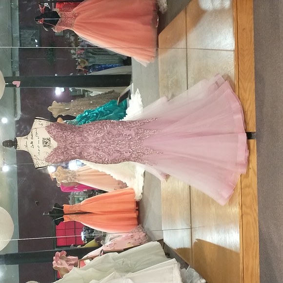 Prom dress - Picture 1 of 8